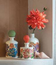 Carica l'immagine nel visualizzatore di Gallery, Bottiglia decorativa / Profumatore 500 ml "Petali di Luce" L'oca Nera