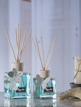 Carica l'immagine nel visualizzatore di Gallery, Profumatore d'ambiente "Malibù" - Decoro "Farfalla" Kezir