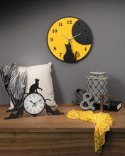 Carica l'immagine nel visualizzatore di Gallery, Orologio "Moon Whiskers" Arti&amp;Mestieri
