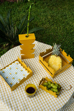 Carica l'immagine nel visualizzatore di Gallery, Porta Tovaglioli 17x17 "Duck" Ocra Arti&amp;Mestieri
